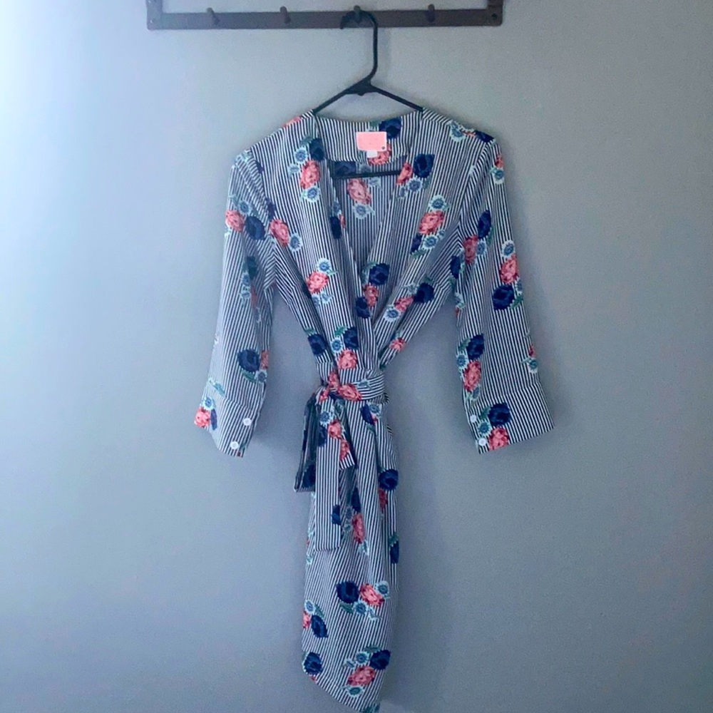 Adorable wrap dress. Mini. Long sleeve.